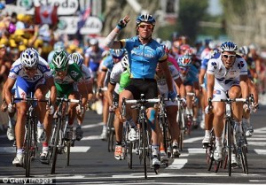 Mark Cavendish takes his 3rd stage win.